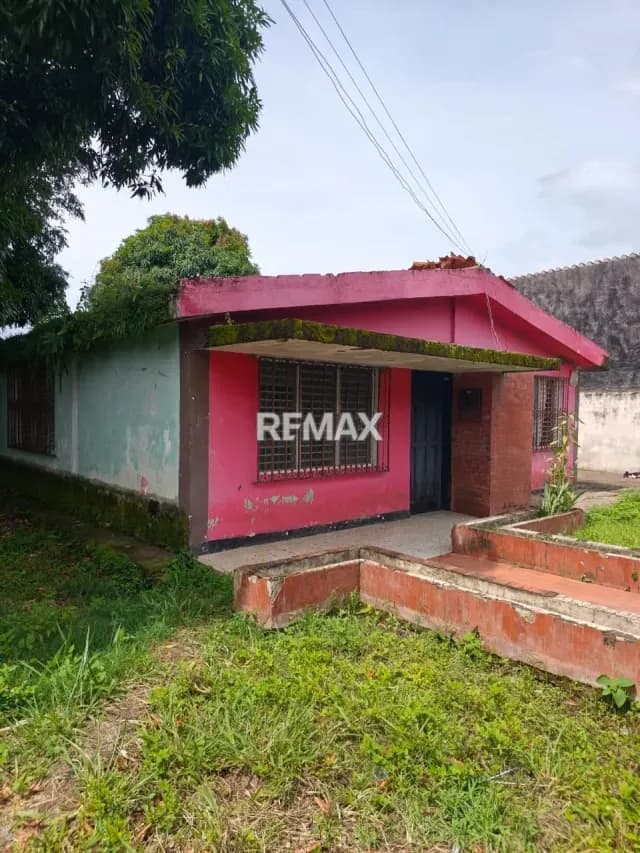 CASA Y TERRENO EN VENTA EN VENTA
