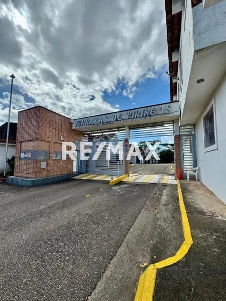 TERRAZAS DE PIRINEOS EN VENTA Bella Quinta con acabados modernos y amplios espacios.