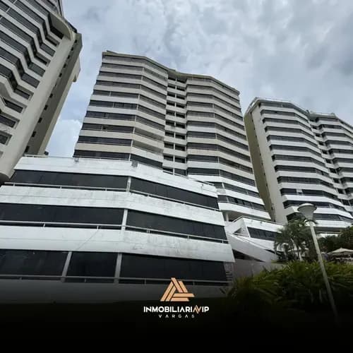 Te Ofrecemos En Venta Townhouse De 2 Niveles Ubicado En La Llanada Caraballeda - Estado La Guaira Ref 007 -521