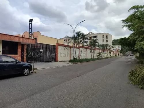 Juan Carlos González. Renta House Carabobo Vende Casa Res. Villa Florencia 1 Urb. Tazajal Naguanagua Mls #24-28629 Rah/jcg.
