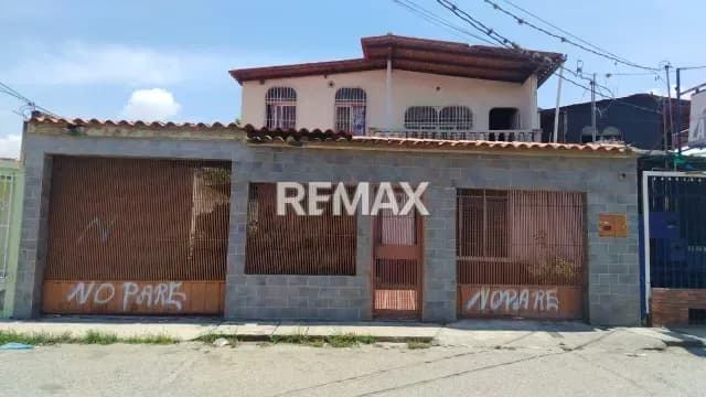 VENTA CASA DE 2 NIVELES EN EL OESTE, PUEBLO NUEVO