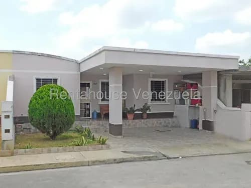 Casa En Venta En La Zona Norte De Barquisimeto Junior Alvarado 26-18054
