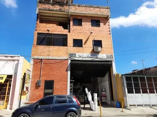 Jeannet Gonzlaez Vende Local Comercial Con Galpón En La Candelaria Valencia