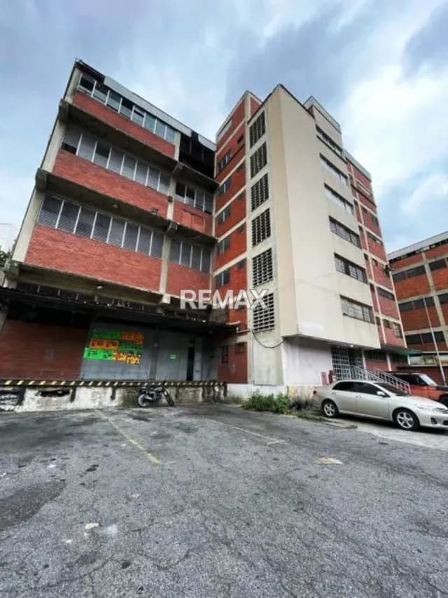 GALPÓN EN VENTA - URB. RUIZ PINEDA