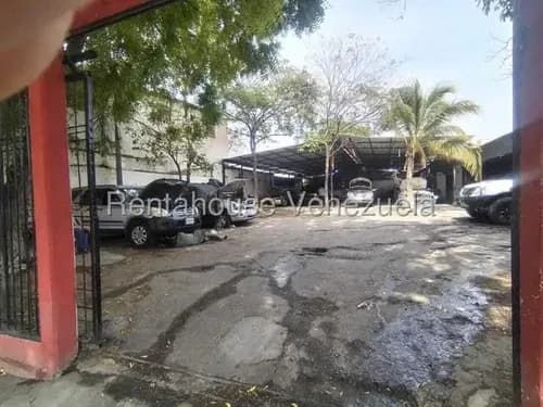 Iris Marín Alquila Terreno De 725 Mts Con Galpon De 329 Mts Oficinas Y Deposito Ubicado En Via Principal Zona Centro Barquisimeto De Facil Acceso