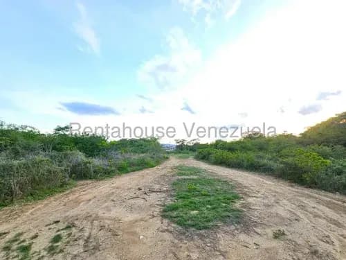 Karen García Te Ofrece En Venta Amplio Terreno En Cabudare, Con Clasificación R3, Perfecto Para Llevar A Cabo Ese Proyecto Que Tienes En Mente.