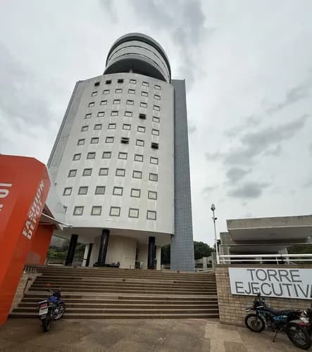 Alquilo Comoda Oficina Ubicada En La Torre Ejecutiva.