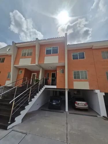 Townhouse En Mañongo Res. Doral Park Amoblado Con Planta Eléctrica 100% (ch)