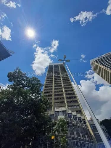 Yb Se Ofrece En Venta Gran Oficina En Plaza Venezuela #23-8230