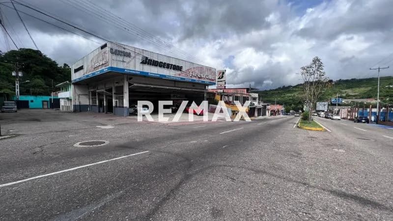 En VENTA Galpón Uso Comercial . Av. Cuatricentenaria