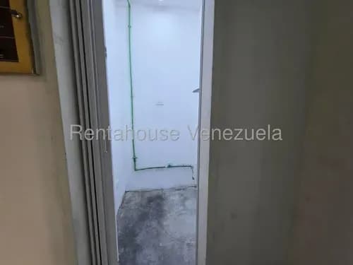 ¿quieres Un Local Comercial Frente A La Plaza Francia En Altamira? Esta Es Tu Oportunidad. Belkis 26-10085