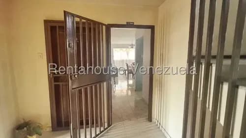 Karen García Te Ofrece En Alquiler Amplio Apartamento Al Oeste De Barquisimeto, Cómodas Habitaciones, Cocina En Mampostería, Vigilancia 24/7.