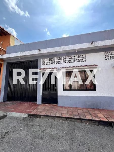 SE VENDE CASA EN SAN ANTONIO