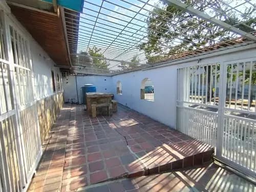 Venta De Amplia Y Comoda Casa En Naguanagua Urb El Naranjal Clima De Montaña