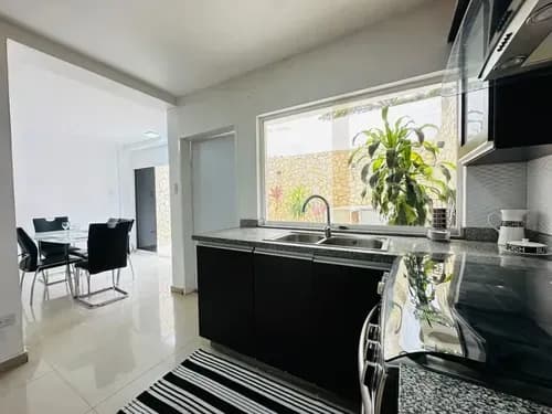 Venta De Moderno Townhouse Amoblado: Res. Villa Sofía San Diego Hm-ski