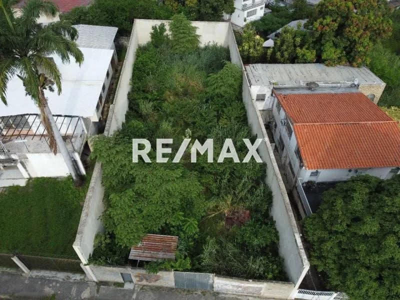TERRENO EN VENTA URB. LOS CAOBOS 640 mts2
