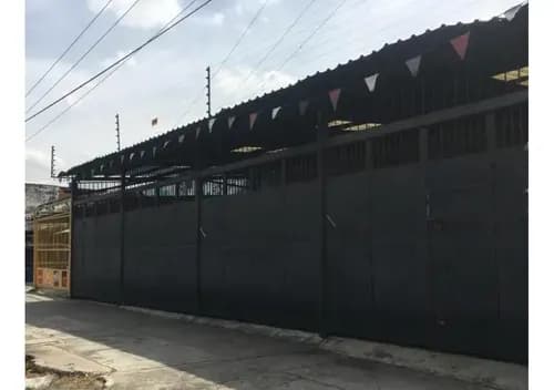 Galpón En Los Samanes 412 M2