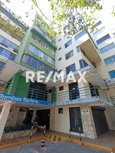 SE ALQUILA LOCAL COMERCIAL EN RES. EL PARQUE , AV 19 DE ABRIL