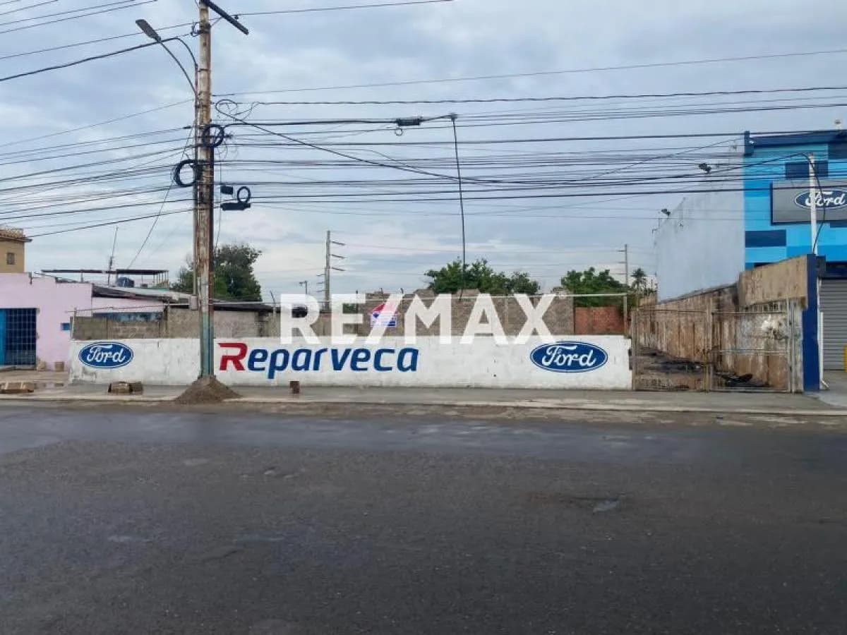 TERRENO EN VENTA UBICADO EN LA AVENIDA AMPARÓ