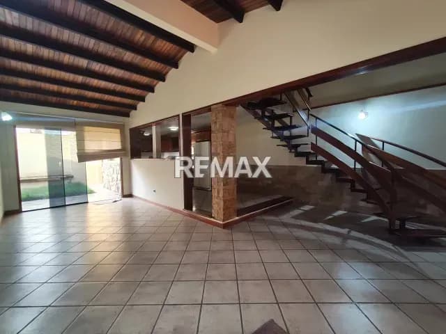 ALQUILER CASA URB. VILLA ROCA 2 AV INTERCOMUNAL