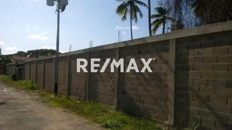 En Venta terreno de 2729,48 m2 en Granjas el Tuque