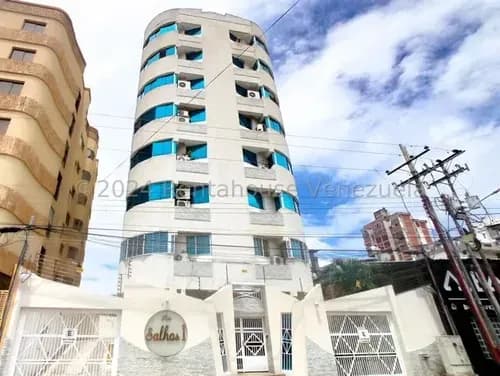 Jip 25-13879. Rentahouse Vende Hermosa Propiedad De 150 Mts2, Amplia Cocina, Comodas Habitaciones, Baños Elegantes, Planta Electrica, Conectado A Pozo. Zona Norte De Maracay. Urb. El Bosque