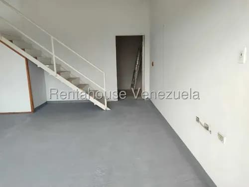 Daniela Linarez Alquila Excelente Local Comercial De 2 Niveles Con Pb Y Una Mezzanina, 2 Baños Uno En Cada Nivel, Deposito Ubicado En Av. Intercomunal Cabudare Lara