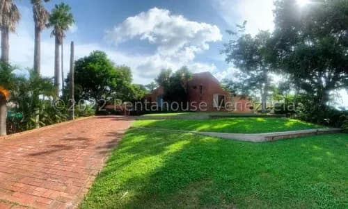 Agp Casa En Venta En Cerro Verde, Moderna Y Estilo, Con Anexo, Sin Problema De Agua 23-7688 Ys