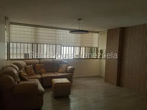 Apartamento En Alquiler En Edificio De Baja Densidad, Piso Bajo Ubicado En La Florida. Ana Perez 26-22298