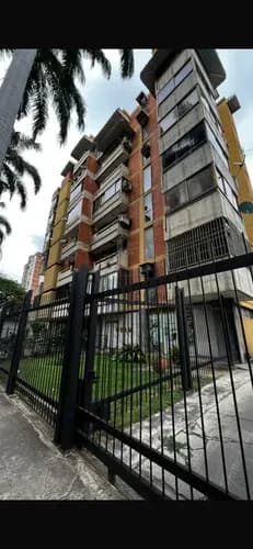 En Alquiler Espacioso Apartamento Amoblado En La Soledad Maracay Edo Aragua Equipado Edificio Con Areas Verdes Y Salón De Fiestas