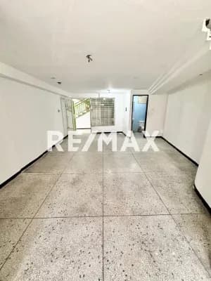 SE ALQUILA LOCAL COMERCIAL EN EL EDIFICIO VILLA MAR
