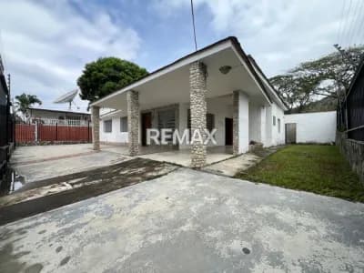 Casa en venta en La Arboleda, Maracay, Girardot, Aragua, VEN - $180k