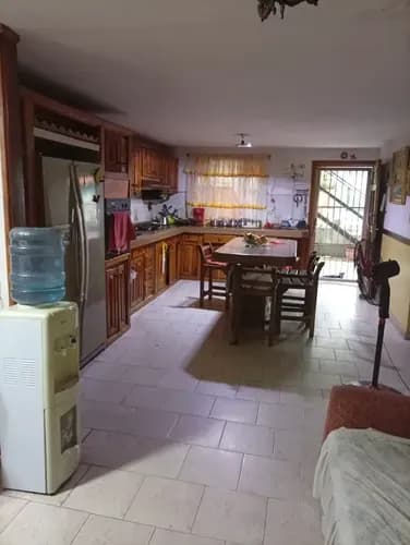 De Oportunidad En Venta Casa De 483mts2, Dos Niveles, 3hab,3ban,3pe. Los Samanes Via Principal, Ideal Para Fondo De Comercio. 005js. Aceptamos Propuestas.