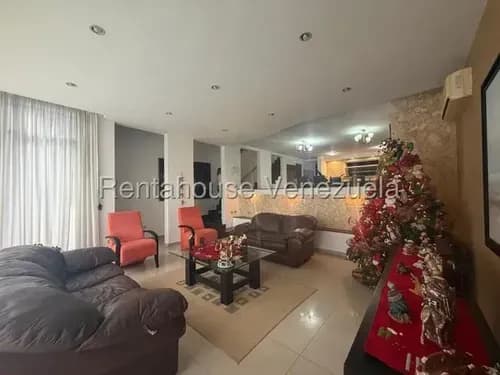 Daniela Linarez Vende Hermosa Casa De 220 Mts Con 2 Cocinas Italiana, Grande Y Lujosa Sala, Family Room, 5 Dormitorios, 4 Baños, Planta Eléctrica, Este De Barquisimeto