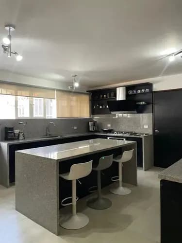 Anthony Hernandez Vende Casa En Lomas Del Este, Valencia.