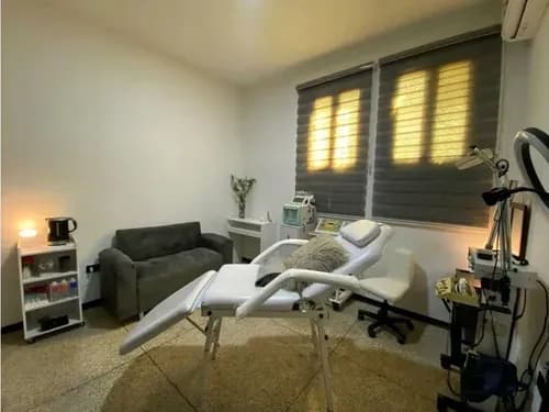 Consultorio En Alquiler Urb Trigal Norte Hv- 9815281