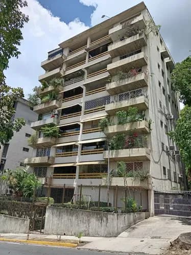 Venta De Apartamento En La Av Sanz, El Marques 4 Habitaciones Y 3 Baños Y 1 Puesto De Estacionamiento