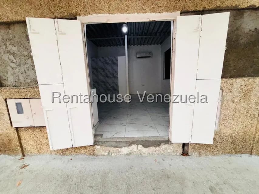Comercial (Local Comercial) en Alquiler en La Rosa, Miranda