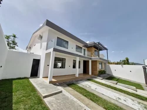 Annic Coronado Vende Bella Casa Totalmente Remodelada En La Urbanización La Viña Con Pozo Propio Ref. 245750