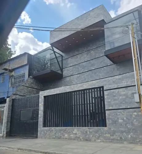 Edificio Comercial En Venta En La Av. Michelena