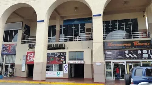 Local Comercial De Dos Niveles Excelente Ubicación Cc La Redoma Los Robles
