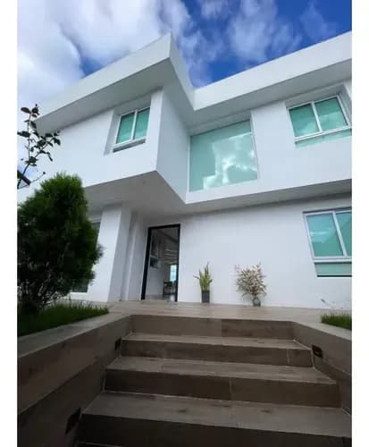 Vendo Casa 3 Niveles 780m2 Los Naranjos 8336