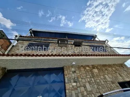 Casa Comercial Y Residencial En Venta En La Coromoto A Una Cuadra De La Av Bolivar Maracay Excelente Inversión Para Su Negocio Nela 26-13156
