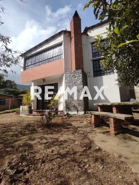 Hermosa casa tipo Chlet en Santa Ana