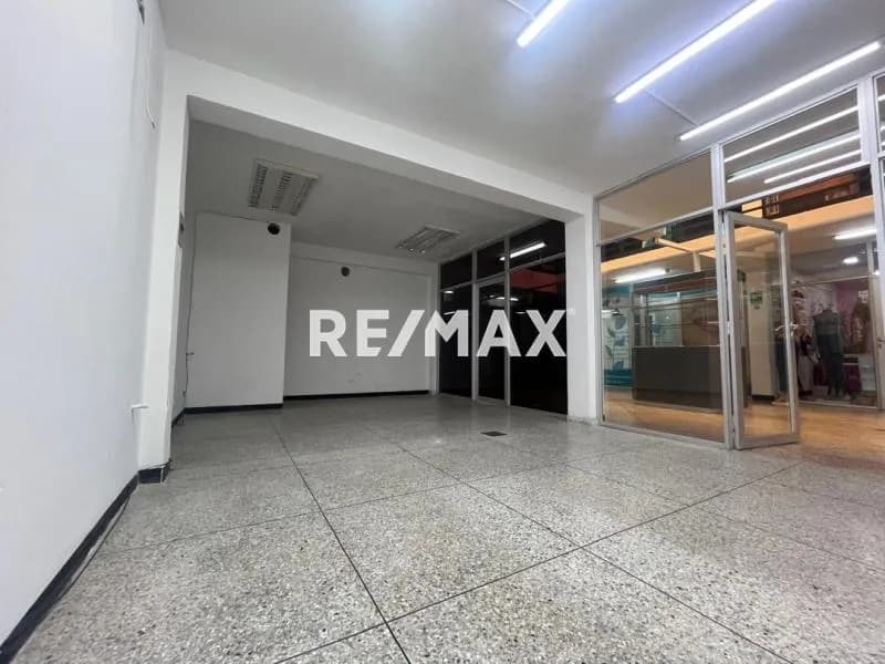 Locales Comerciales N° 27 y 29 en Alquiler Avenida Andrés Bello entre Carrera 21 y 22 Zona Centro- Barquisimeto