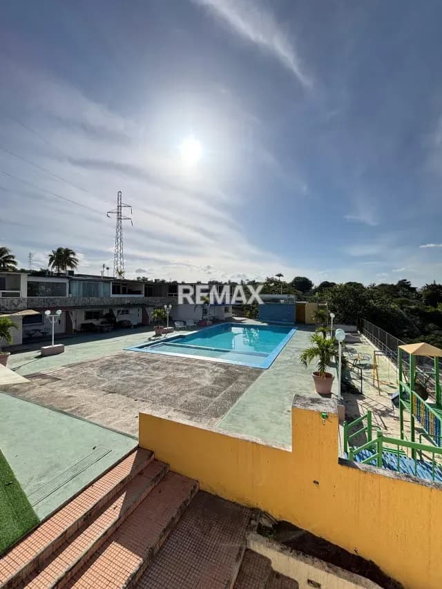 En Venta Casa en Cumbres del Manzano, urbanismo Privado.