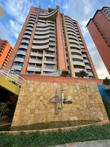 Apartamento En La Trigaleña Residencias Capri Valencia De Lujo Consta De 189 M2 3 Habitaciones ( Habitacion Principal Con Baño Y Vestier ) 1 Habitación De Servicio Con Baño 3 Baños Sala De Esta