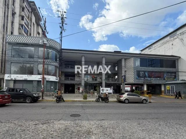 Local comercial equipado para Salón de Belleza C.C Monte Bianco