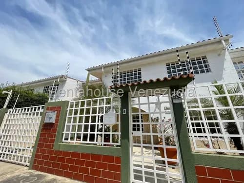Exclusiva Casa En Venta Con Acabados De Primera Marmol Terrazas 5 Habitaciones Area Social Estef 26-3654