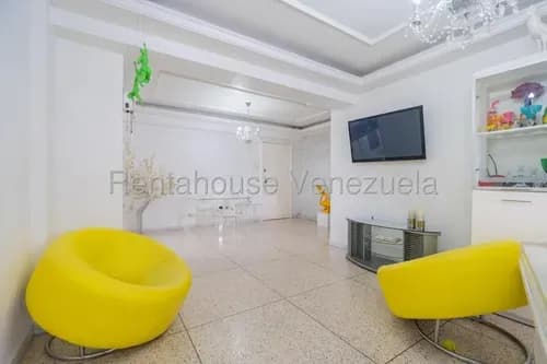 Espacioso, Fresco, Iluminado Apartamento En Venta. Parroquia La Candelaria Yg 26-4841 Ll